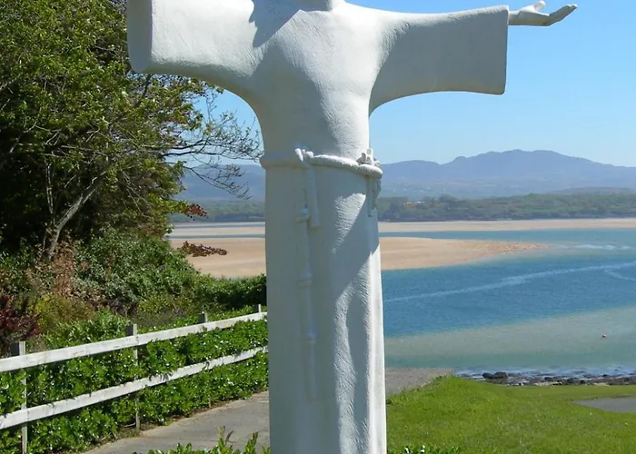 Town House 펜션 Creeslough